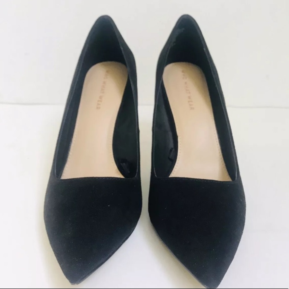 WHO WHAT WEAR black ultra suede pumps - 8 US NWOT